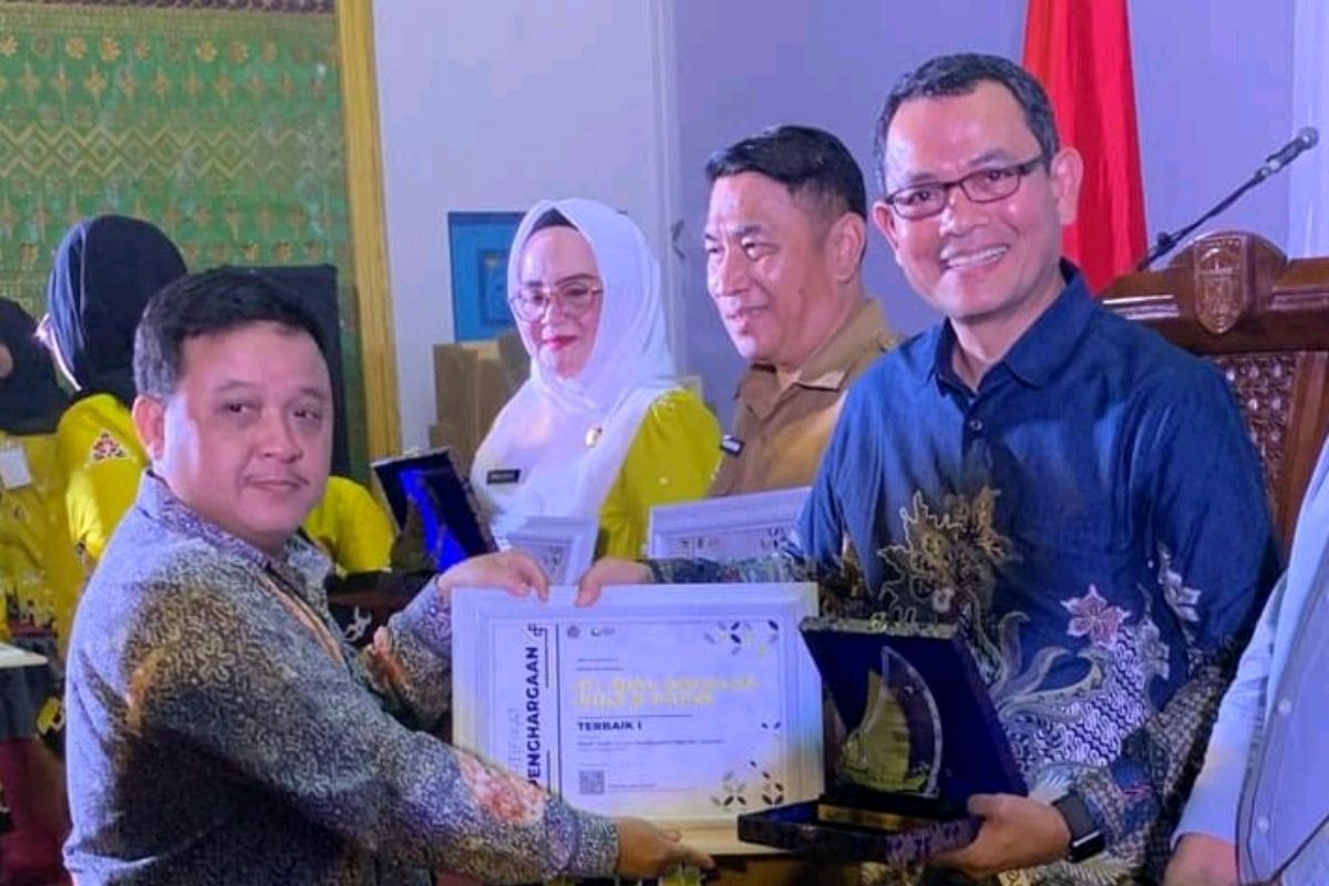 Patuh bayar pajak, RAPP diganjar dua penghargaan pada Pelalawan Tax Award