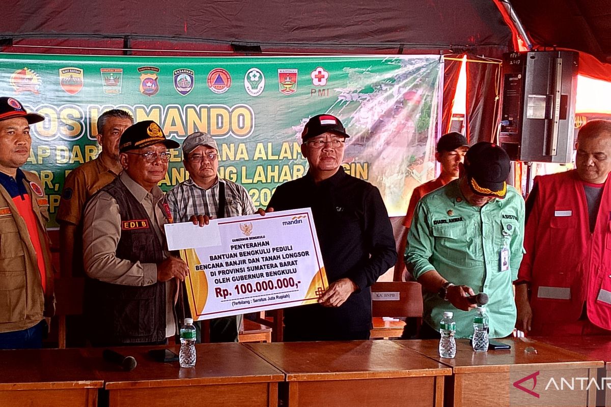 Gubernur Bengkulu salurkan bantuan bencana ke Sumbar