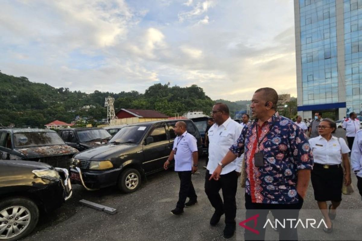 KPK serahkan 90 unit mobil dinas kepada Pemprov Papua