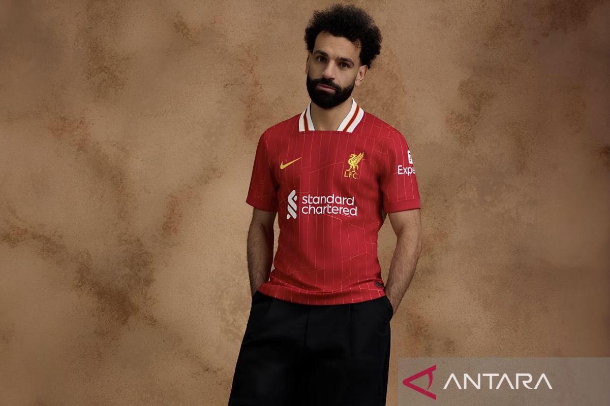 Liverpool kenakan jersey kandang terbaru saat lawan Wolves