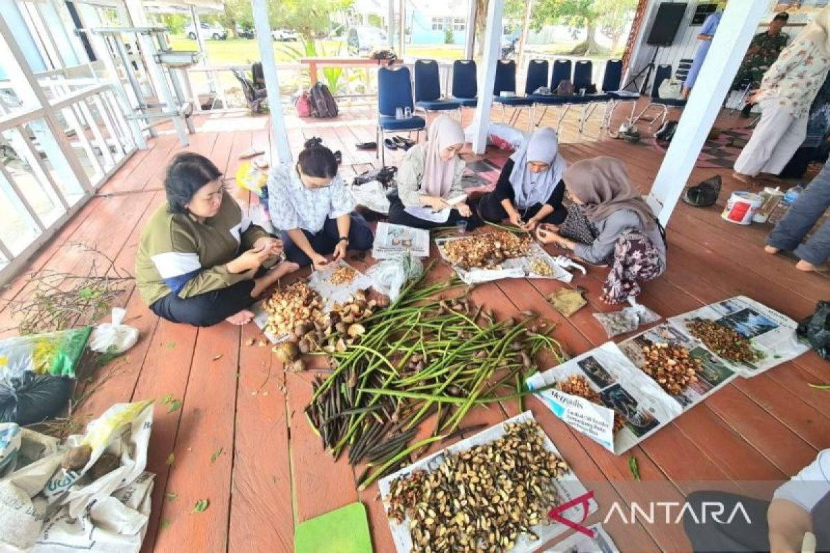 BRGM beri pelatihan membatik mangrove ke warga Natuna