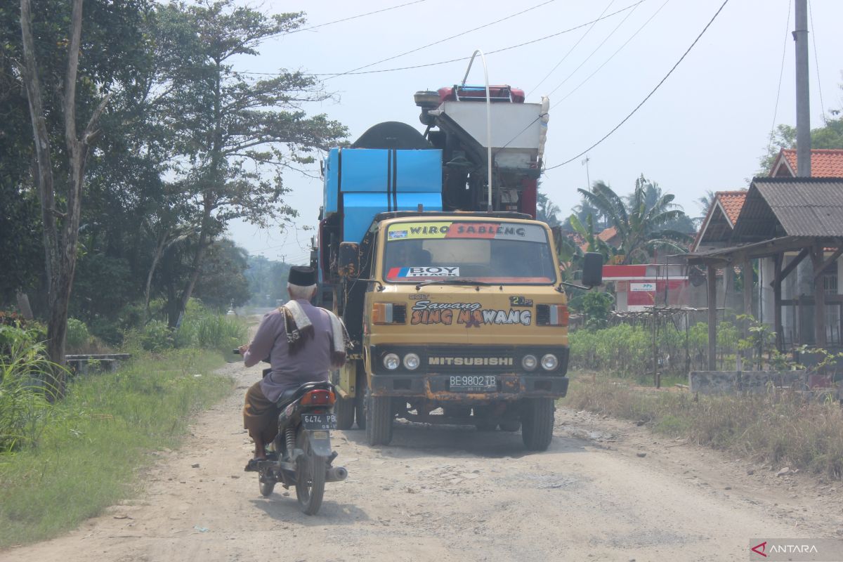 Warga di Lampung Selatan harapkan jalan rusak parah segera diperbaiki