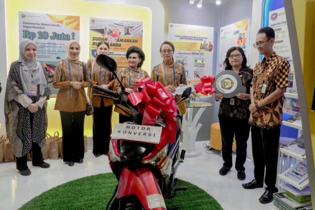 Kementerian ESDM serah terima motor konversi ke Pemkot Solo