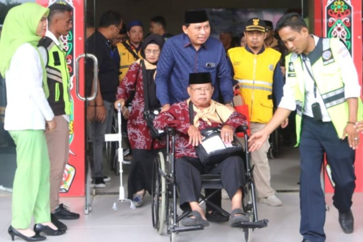 Sekda Kotim dampingi keberangkatan jamaah calon haji hingga ke embarkasi