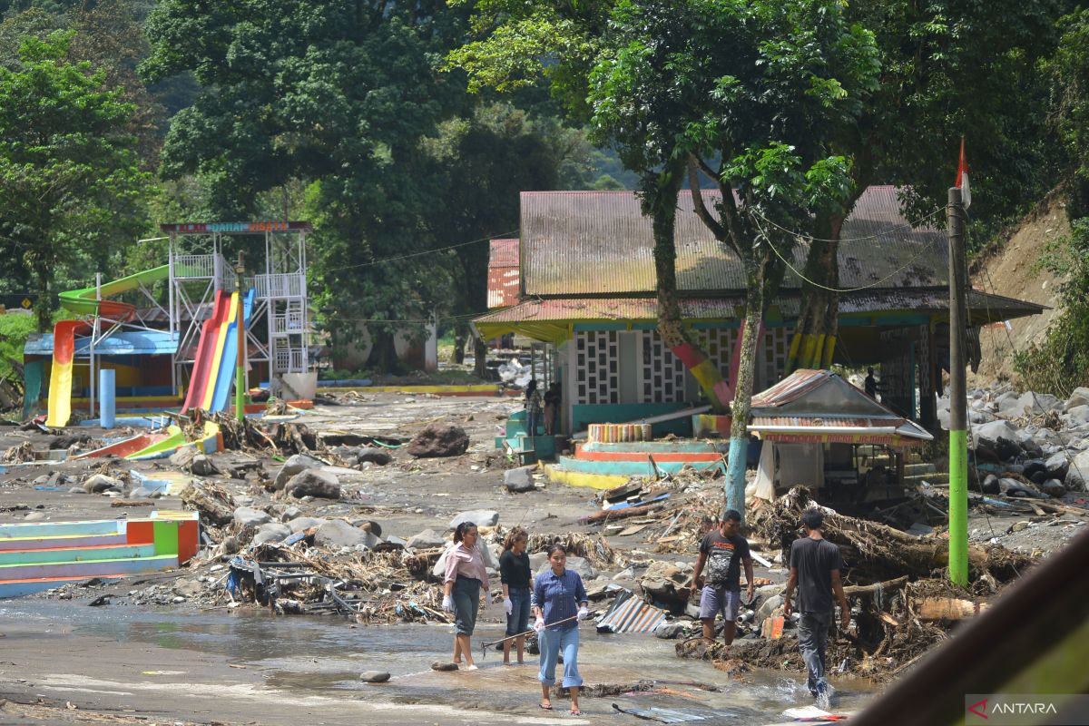 Jalur Lembah Anai Sumbar dalam perbaikan pasca banjir bandang