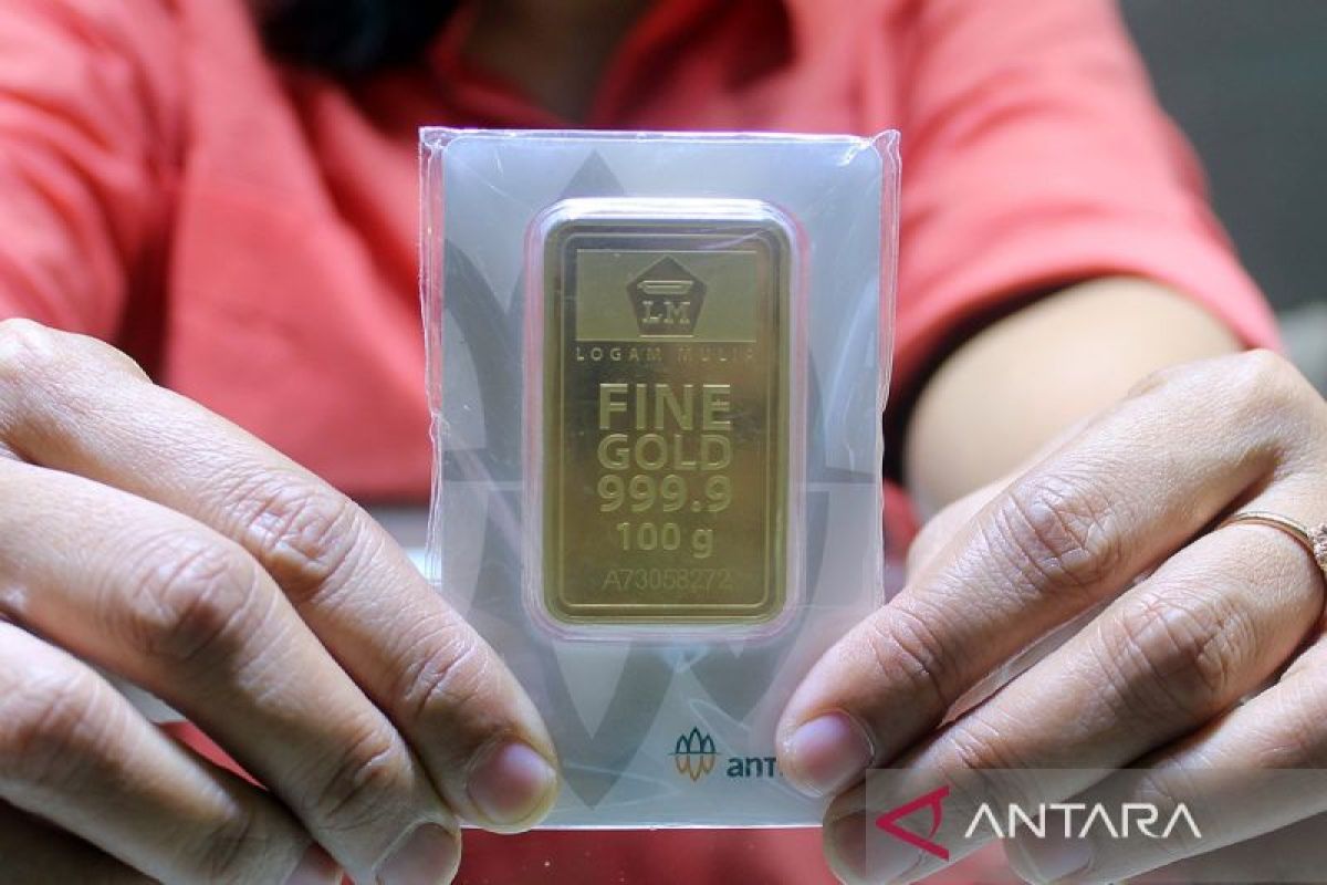 Harga emas Antam naik jadi Rp1,329 juta per gram hari ini