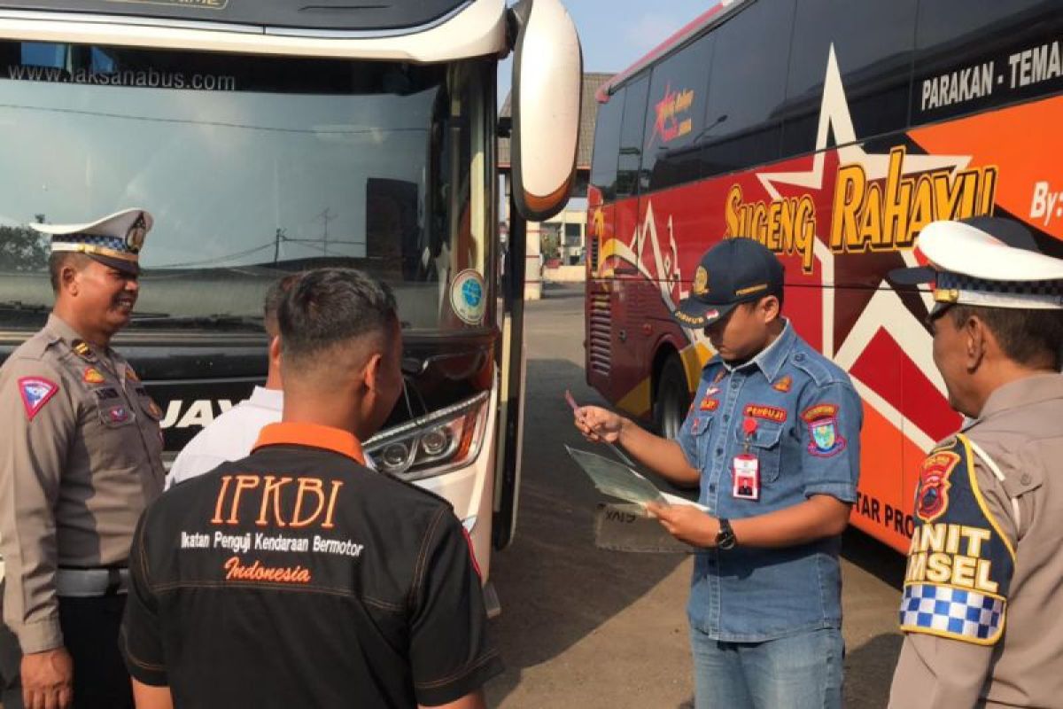 Polres Purbalingga  periksa kelaikan jalan bus angkutan umum-pariwisata