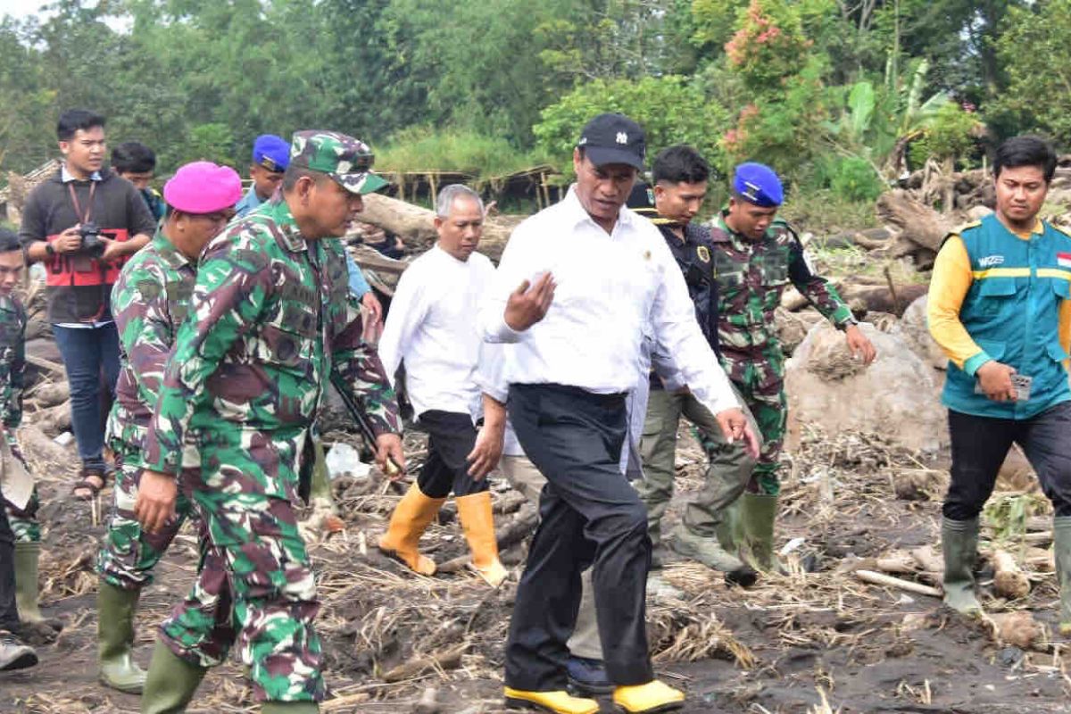 Mentan tunda ke China demi kunjungi banjir di Agam