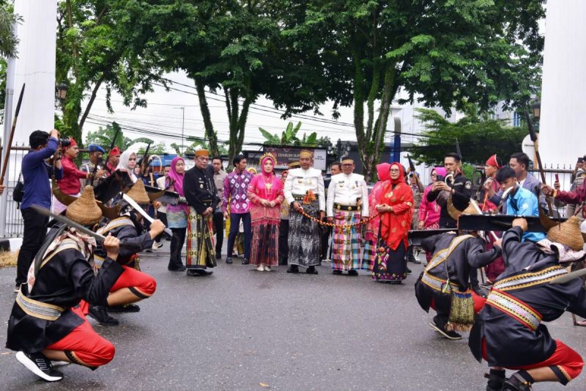 Disbudpar gelar pentas "Sulsel Menari" sebulan penuh tarik wisatawan