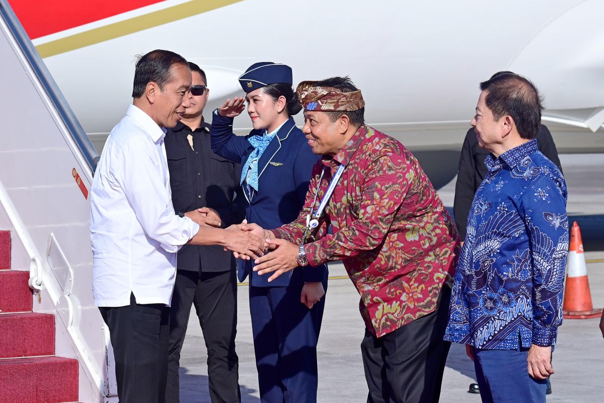 Jokowi awali agenda KTT WWF Ke-10 dengan santap malam di GWK Bali