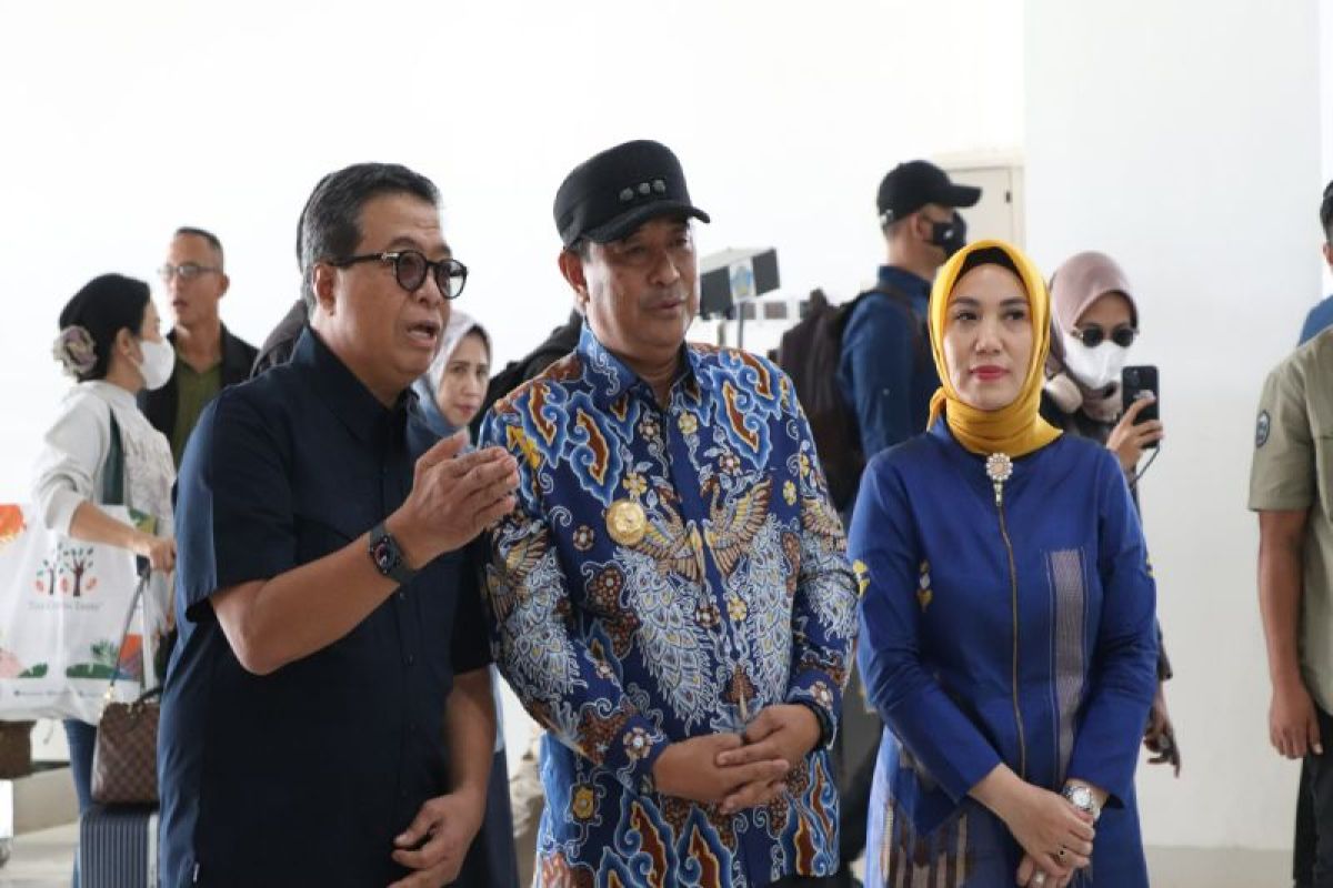 Pj Gubernur Sulbar dorong penambahan jadwal penerbangan di Mamuju