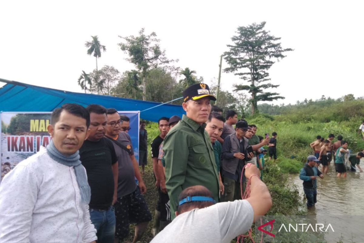 Dikunjungi Bupati Pasaman Sabar AS, masyarakat harap perbaikan Batang Sumpur