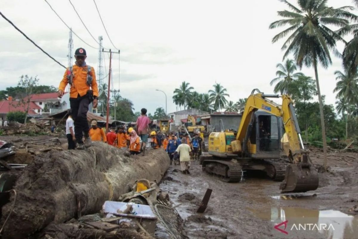 Tim SAR diminta utamakan keselamatan saat operasi banjir lahar Marapi