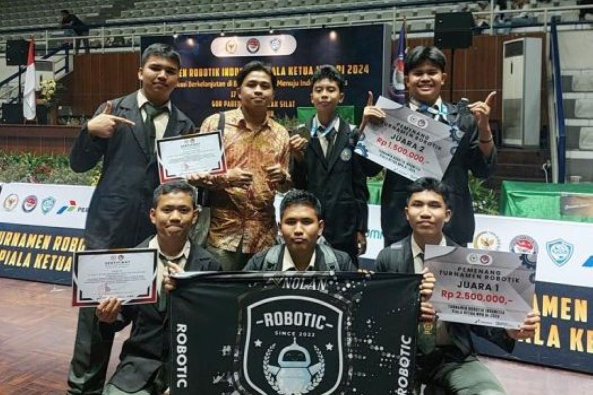 Tim robotik MAN 1 Kota Pekanbaru raih piala Ketua MPR-RI