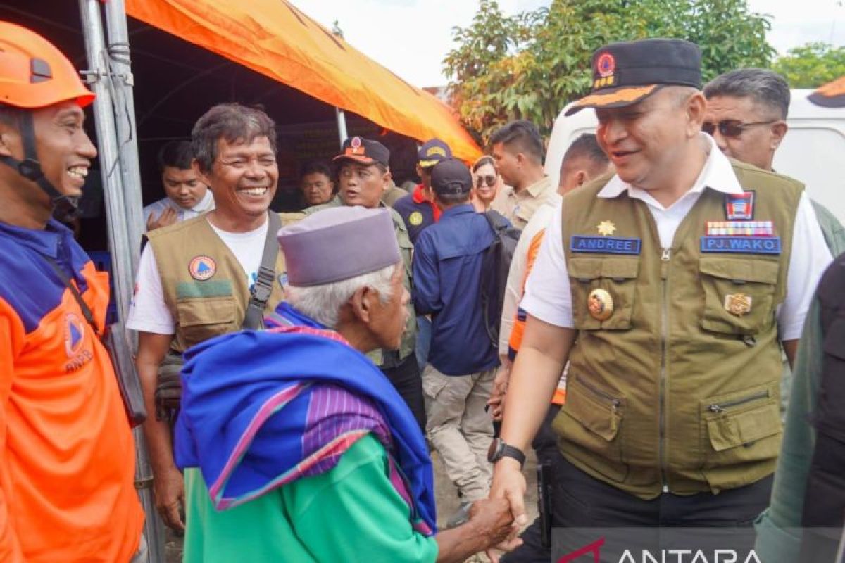 Serahkan Bantuan, Pj Wali Kota Padang Kunjungi Daerah Terdampak Bencana di Sumbar