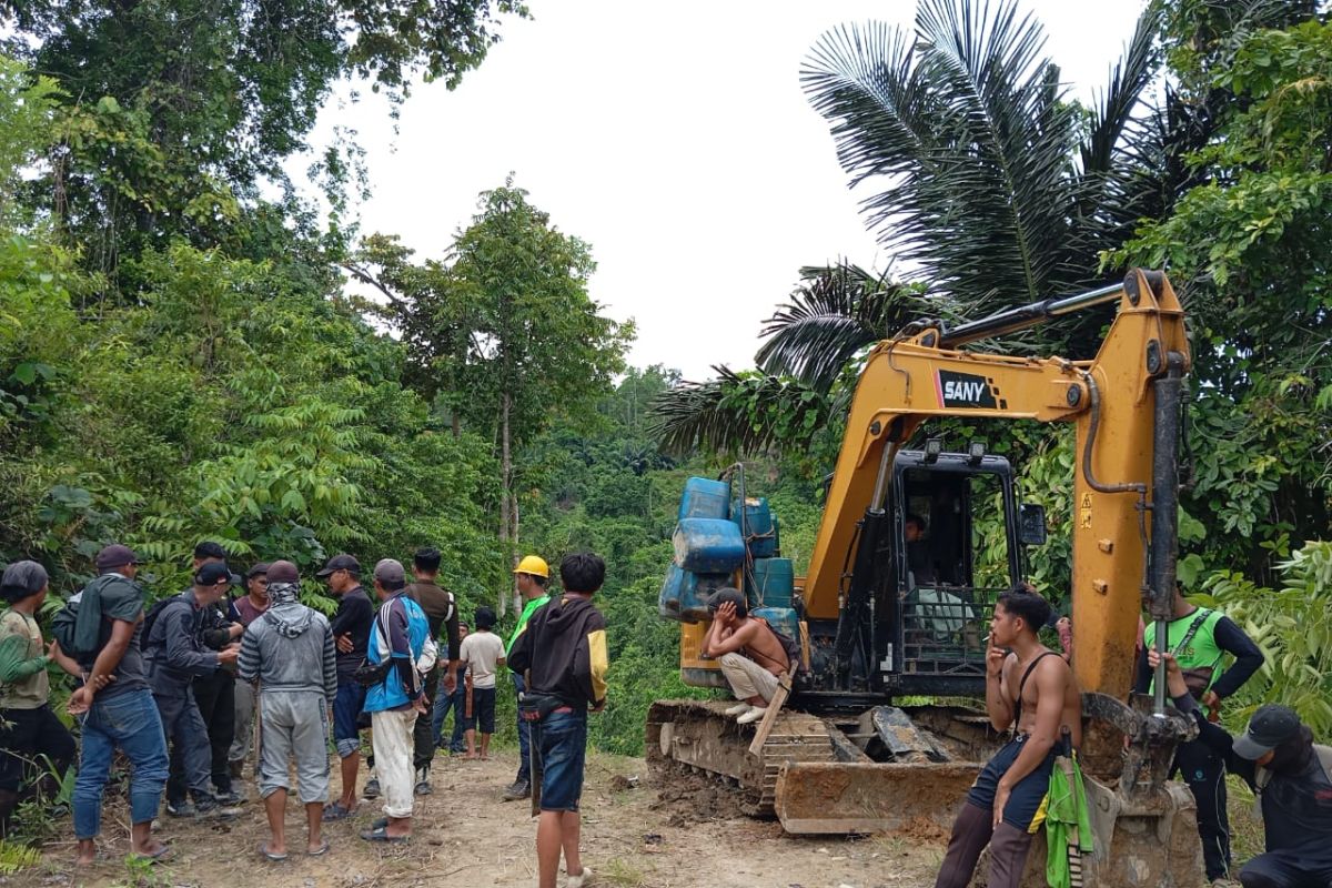 Tim Gakkum KLHK Sulawesi tetapkan satu tersangka perusak kawasan HPT Sulbar