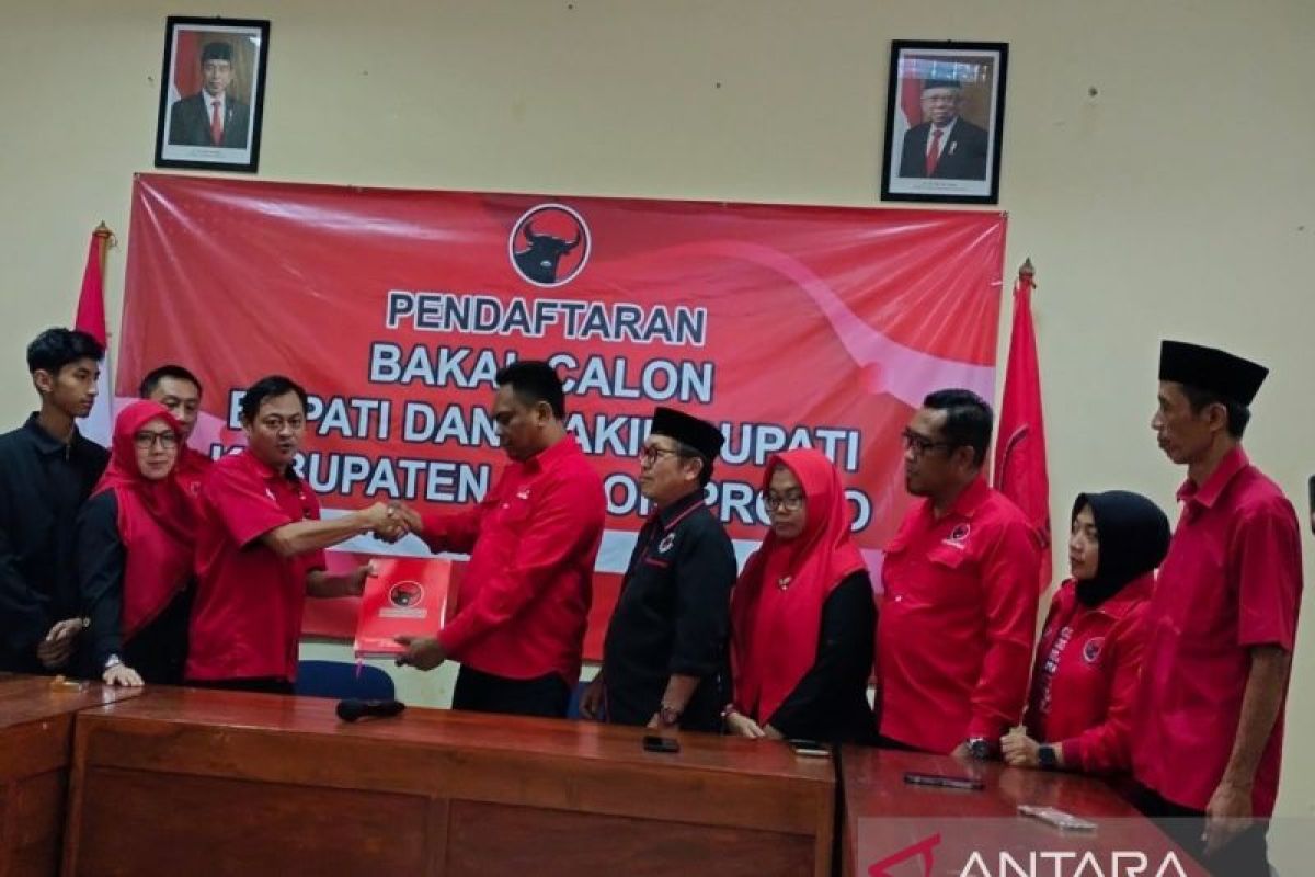 Anggota DPRD DIY Novida kembalikan formulir pendaftaran bupati di PDIP