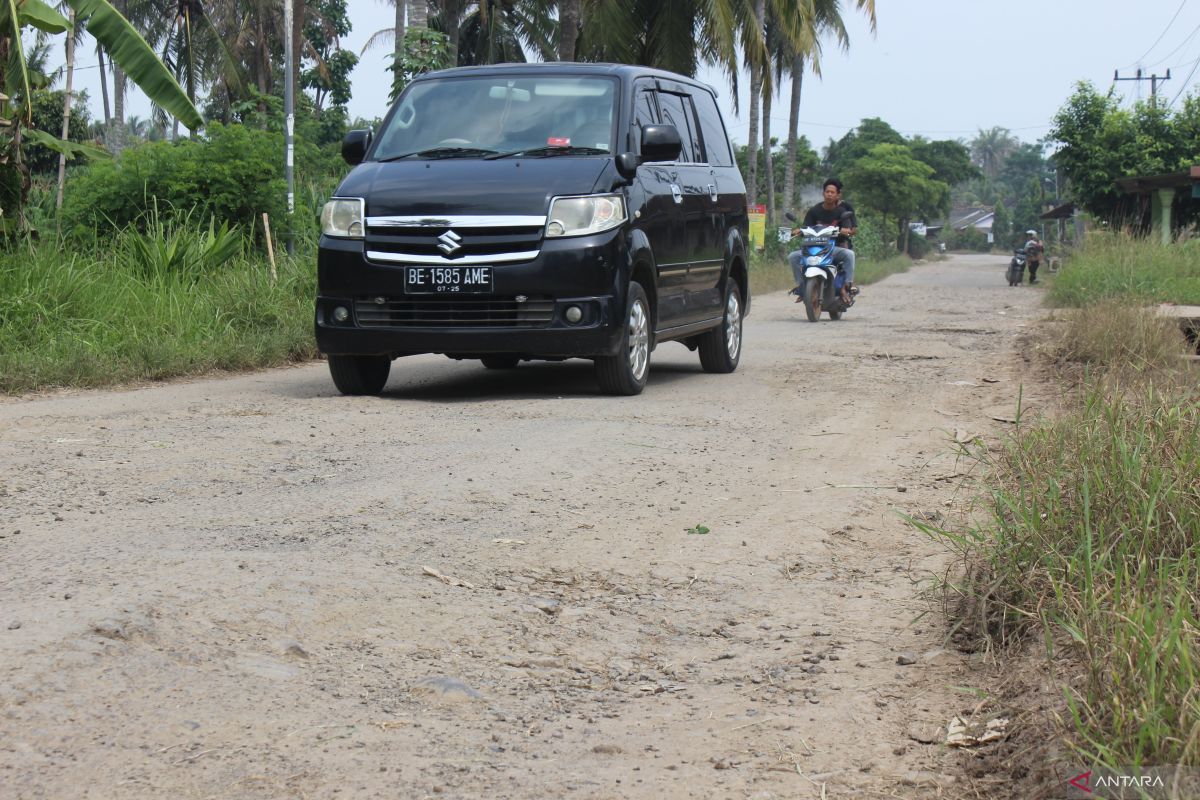 Perbaikan Jalan Rusak Parah di Lampung Selatan Masih Menunggu Tindakan dari Pemerintah Kabupaten