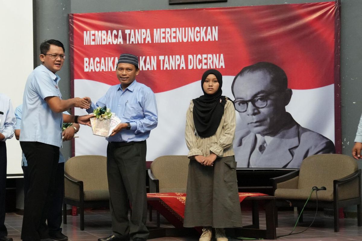 Dinas Perpustakaan meluncurkan buku "Sleman Memang Beda"