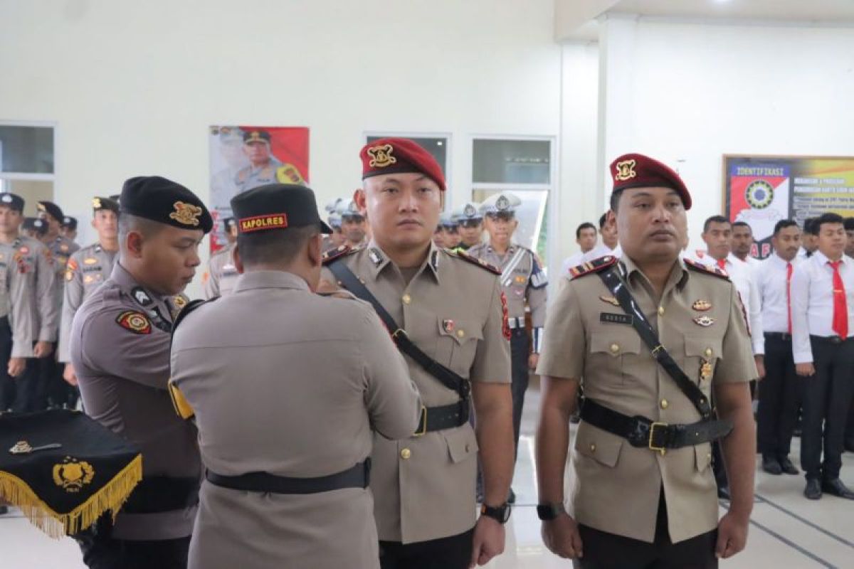 Kapolres Manggarai Timur pimpin upacara sertijab Kasat Reskrim