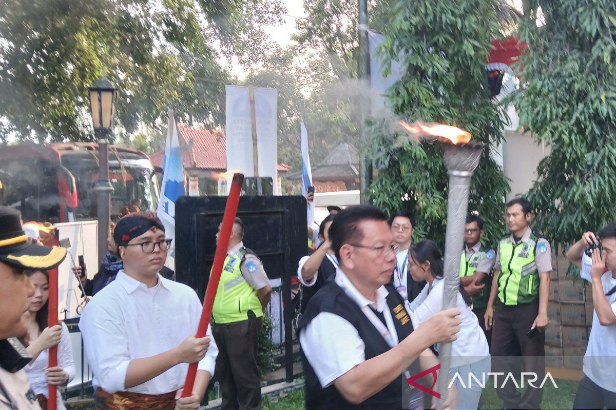 Api Mrapen disakralkan di  Candi Mendut