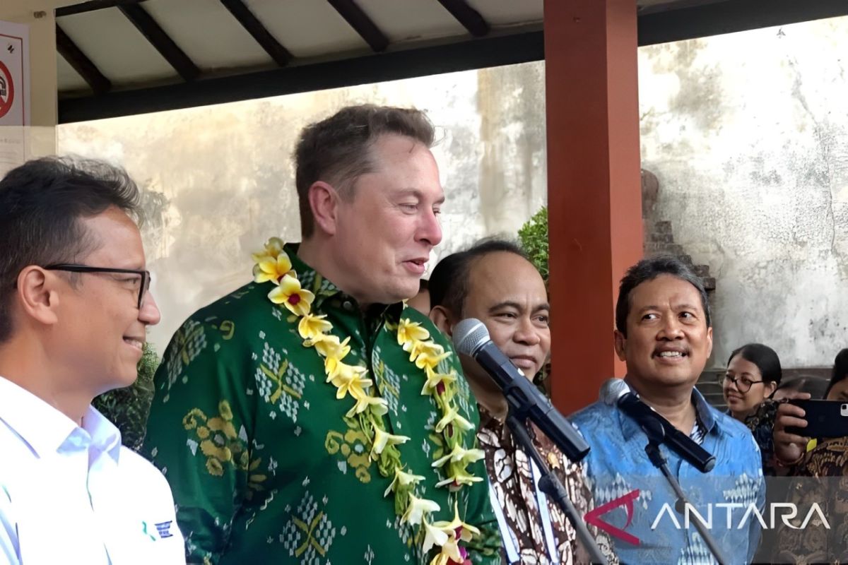 Elon Musk pakai batik Bomba bukti KI Sulteng mendunia