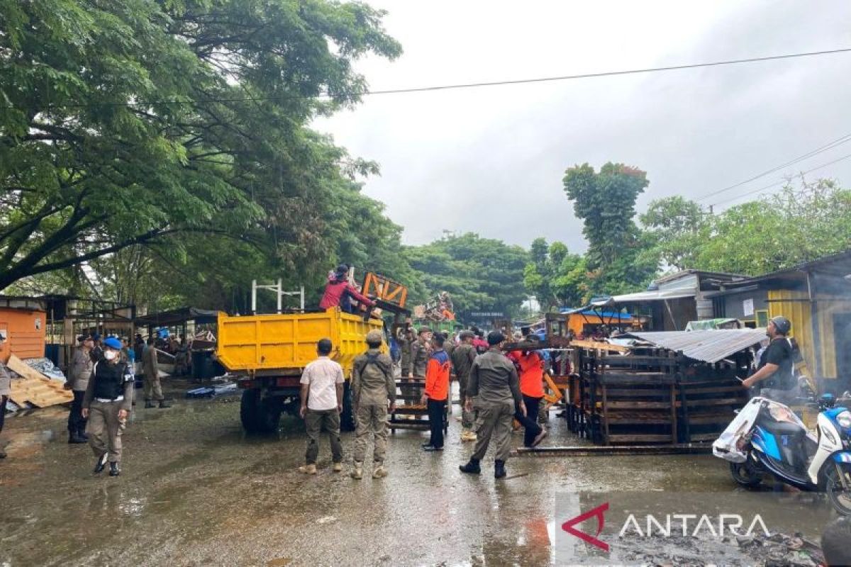 780 personel gabungan amankan pembongkaran lapak pedangang di Eks MTQ Kendari