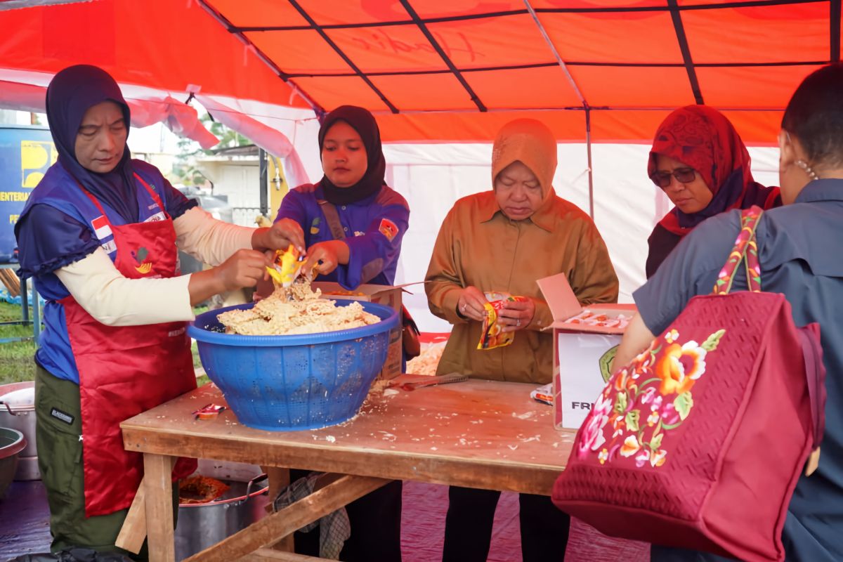 Mensos Risma pastikan kenyamanan posko banjir lahar dingin Sumbar