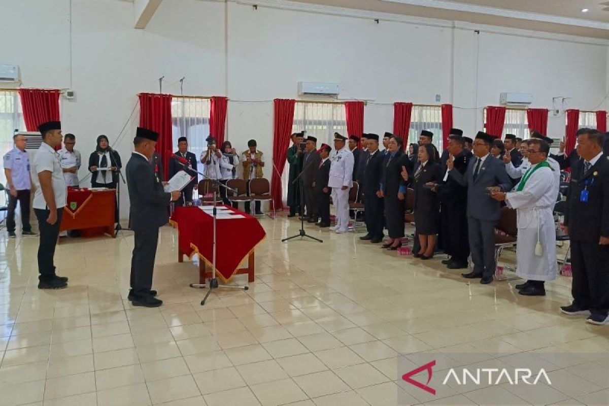 Penjabat Bupati Barsel lantik direktur Perumdam dan 41 pejabat