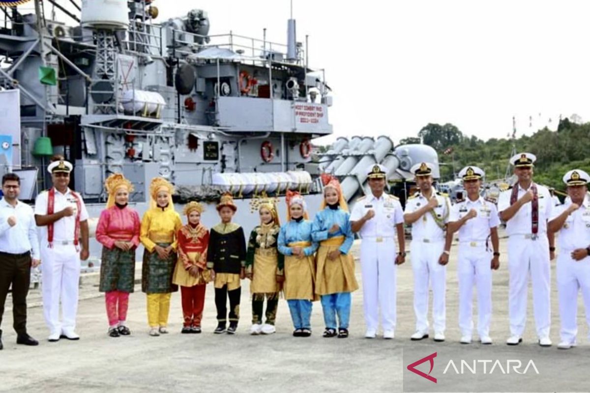 TNI AL dan Angkatan Laut India patroli bareng di Selat Malaka