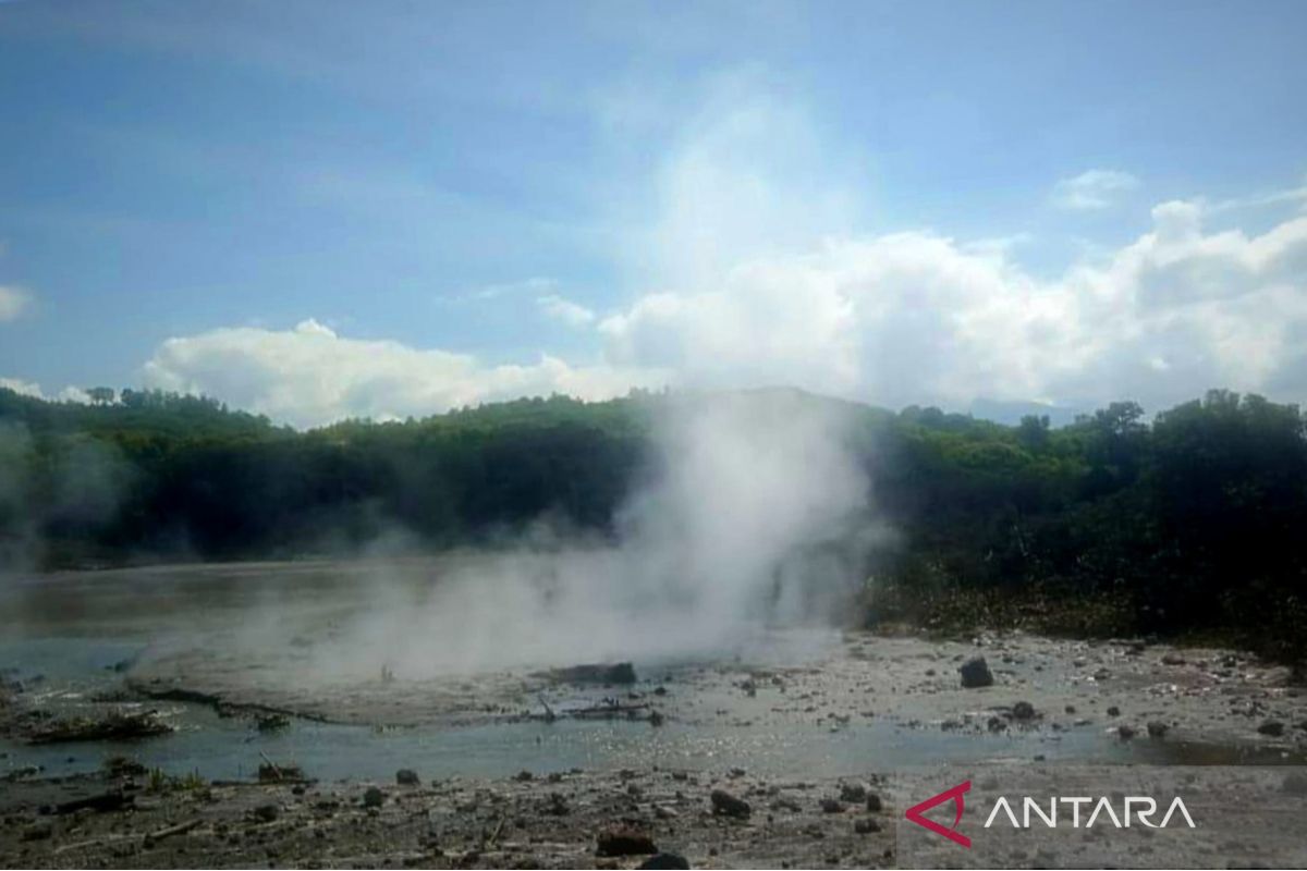 BNPB pastikan tak ada korban jiwa erupsi Kawah Nirwana Lampung