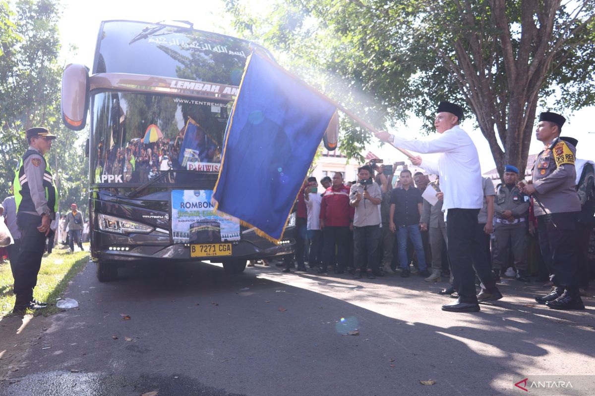 Bupati OKU Timur lepas  keberangkatan 388 calon haji gelombang kedua