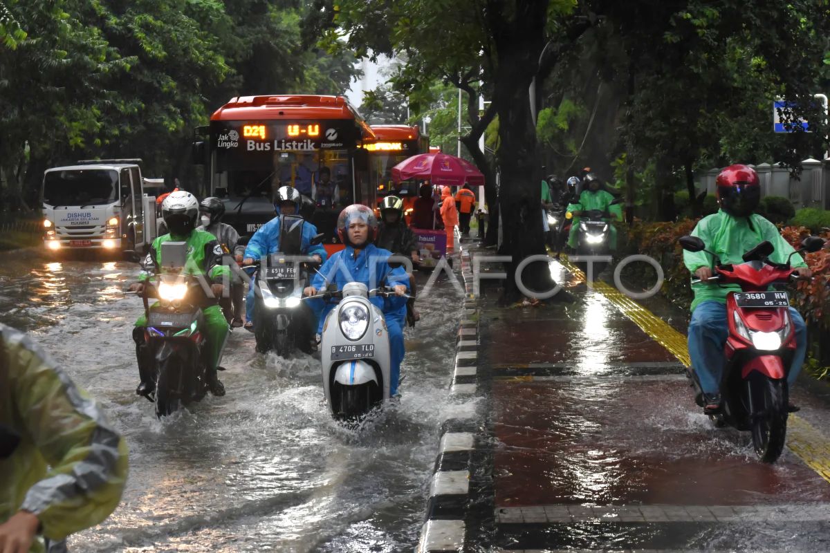 Mayoritas kota besar diprakirakan hujan ringan hingga lebat