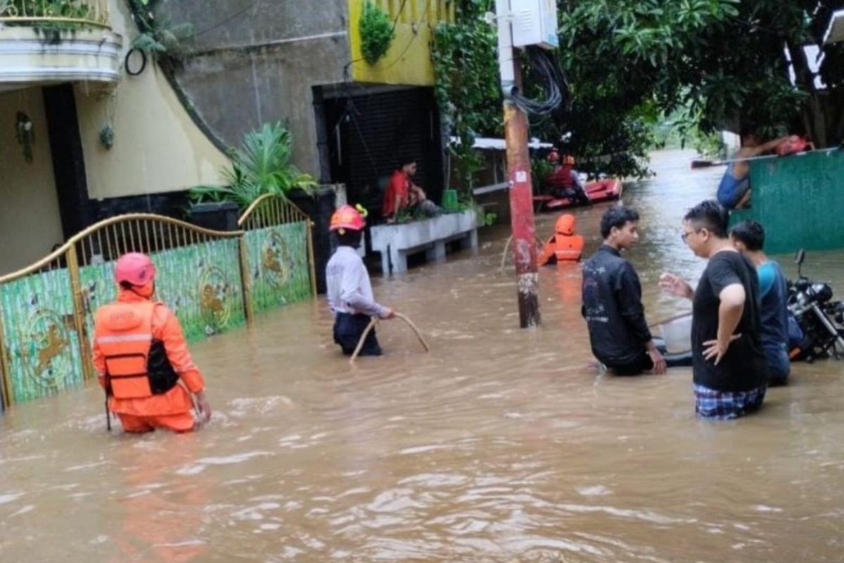 Capai 200 cm, ketinggian banjir di empat RT Pejaten Timur Jakarta