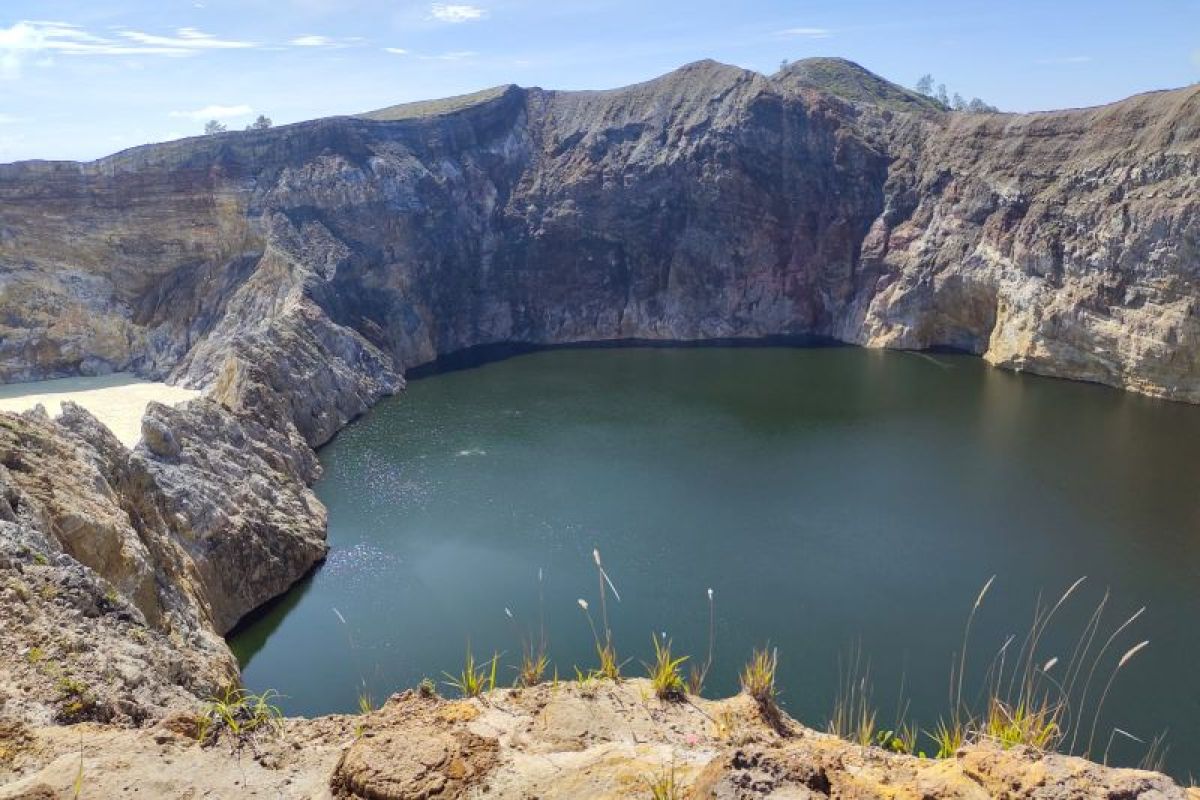 Dibatasi, aktivitas kunjungan wisata ke Danau Kelimutu, NTT