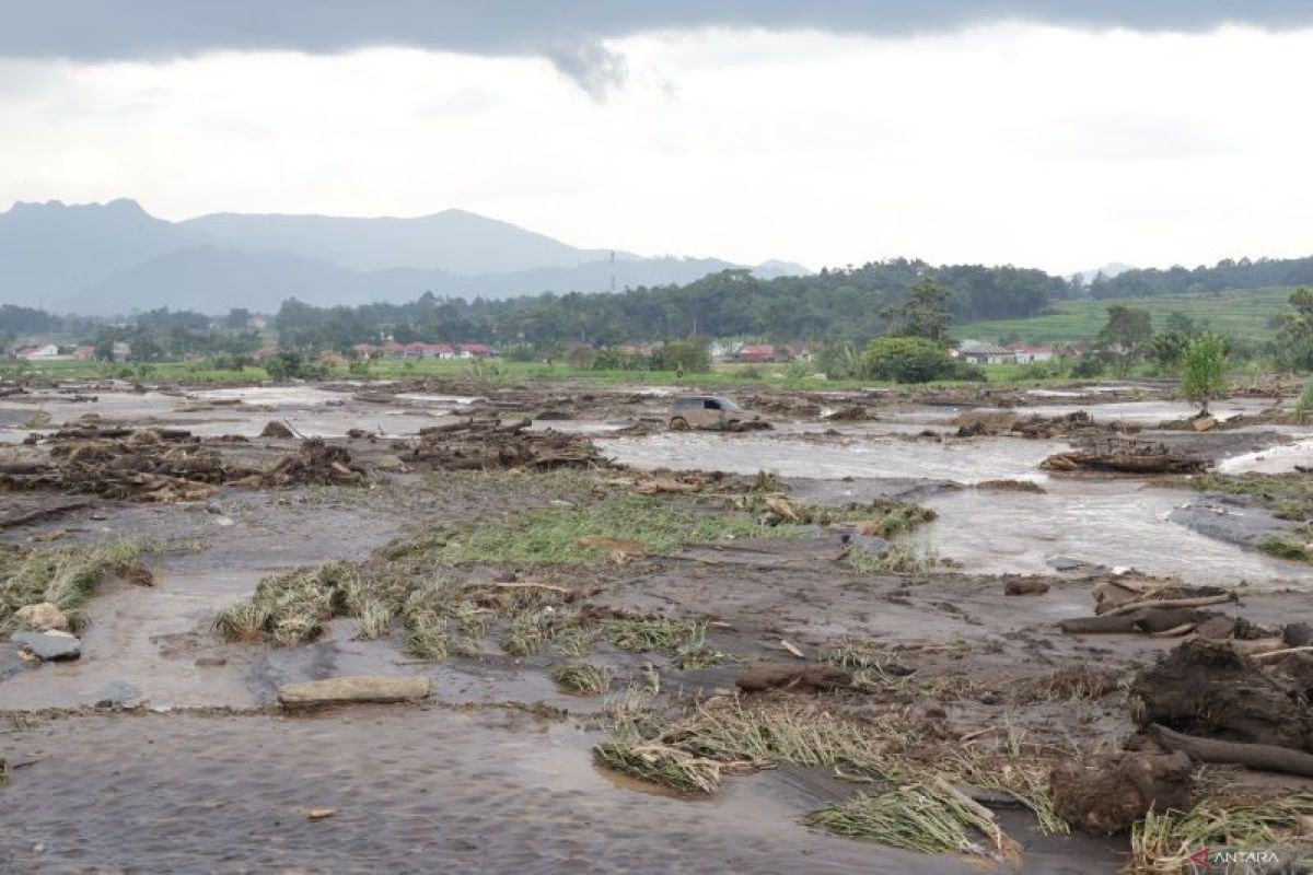 BNPB berencana ledakkan batuan material sisa banjir Gunung Marapi