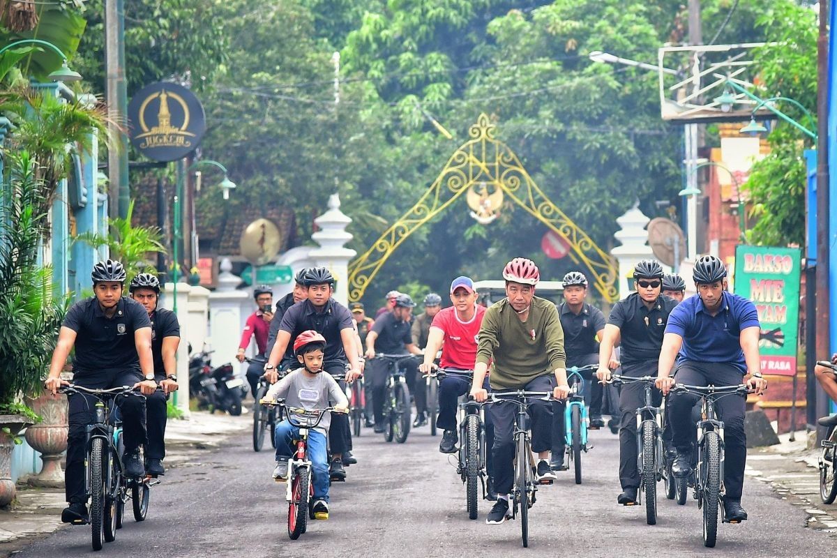 Presiden Jokowi ajak Jan Ethes bersepeda bersama di Yogyakarta