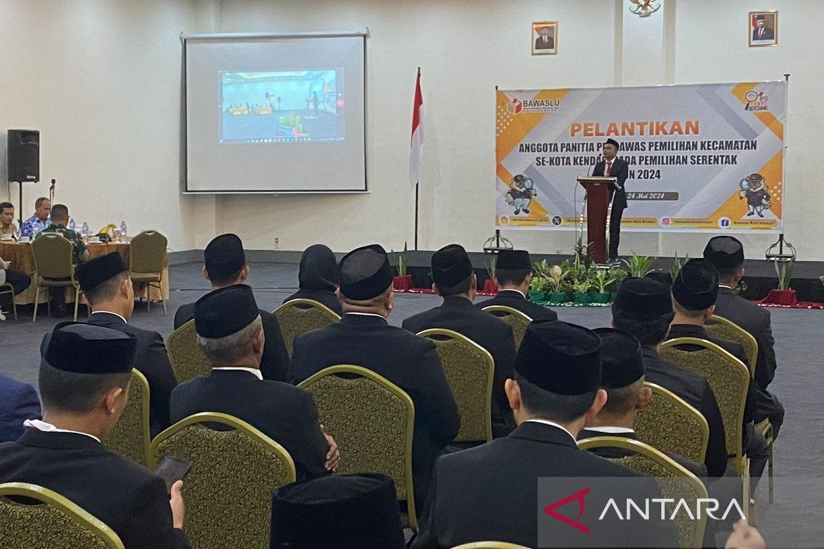 Bawaslu Kota Kendari lantik 33 Panwascam Pilkada 2024