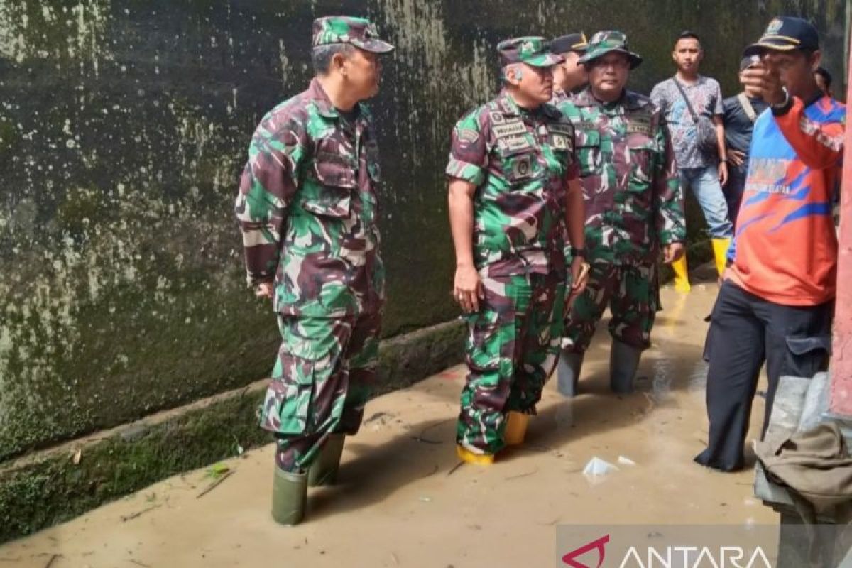 Kodim Muara Enim dirikan dapur lapangan bantu korban banjir