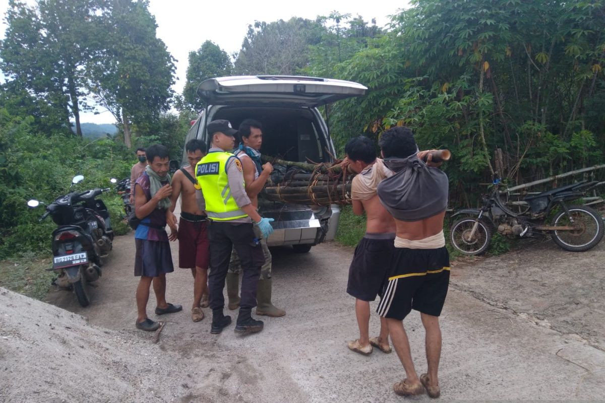 Satu penumpang minibus yang terseret banjir di OKU ditemukan meninggal, dua lainnya masih dicari