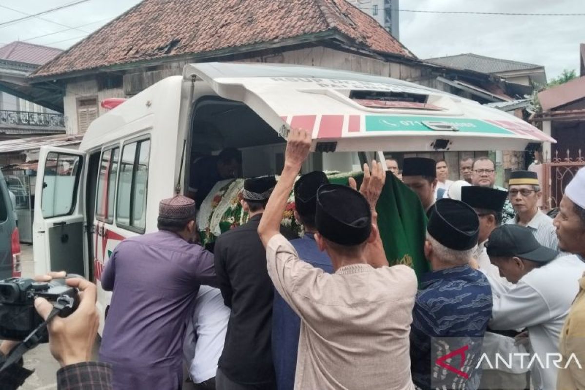 Ibunda Tito Karnavian dimakamkan di TPU Kebun Bunga Palembang