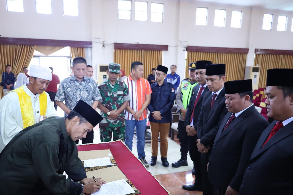 Bupati OKU Timur ingatkan Panwascam netral di Pilkada 2024