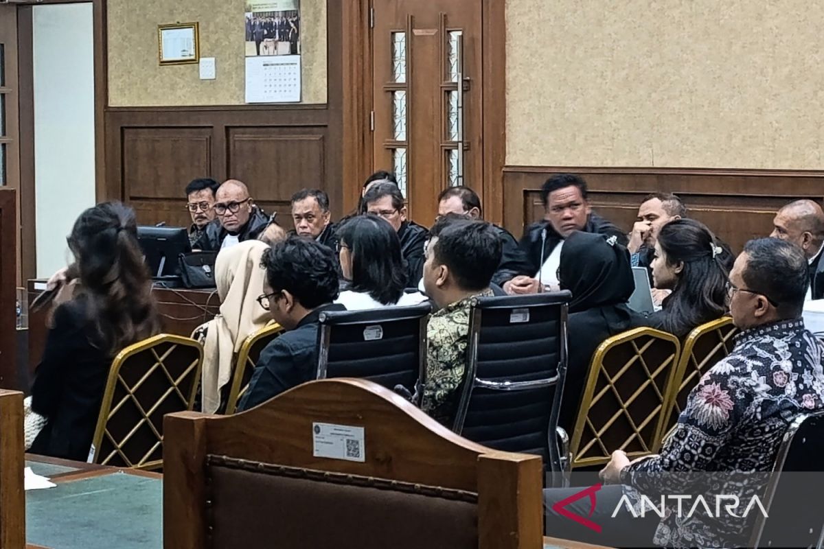 Mantan Mentan SYL pakai uang Kementan kirimi karangan bunga pedangdut Nayunda