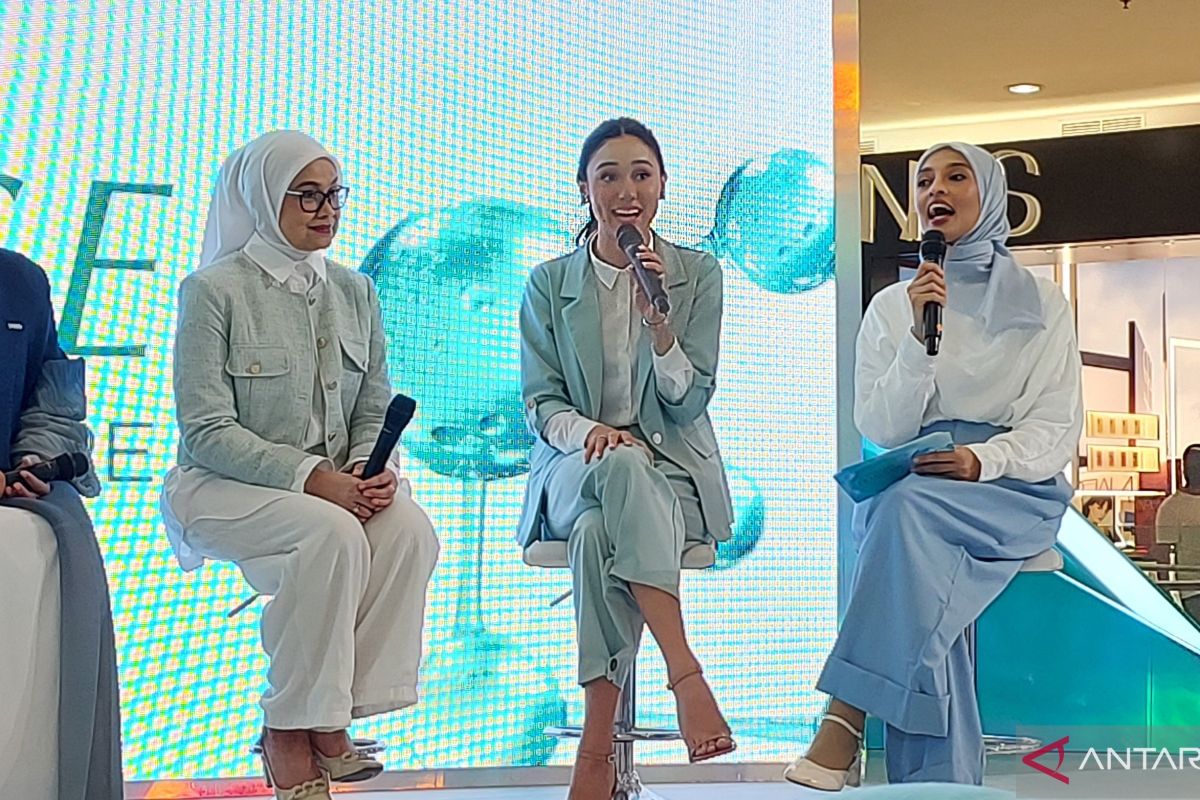 "Lip balm" menjadi riasan wajib Yasmin Safira