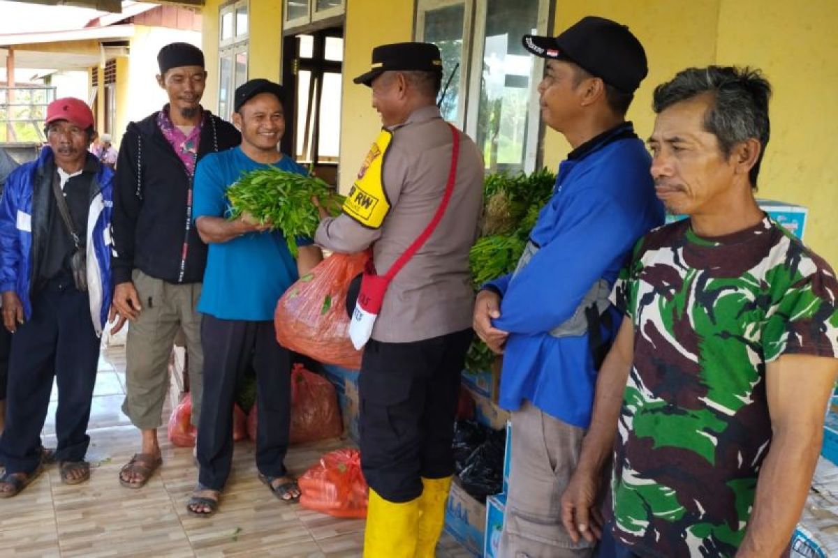 Polres Merauke-komunitas becak sayur bantu korban banjir Salor