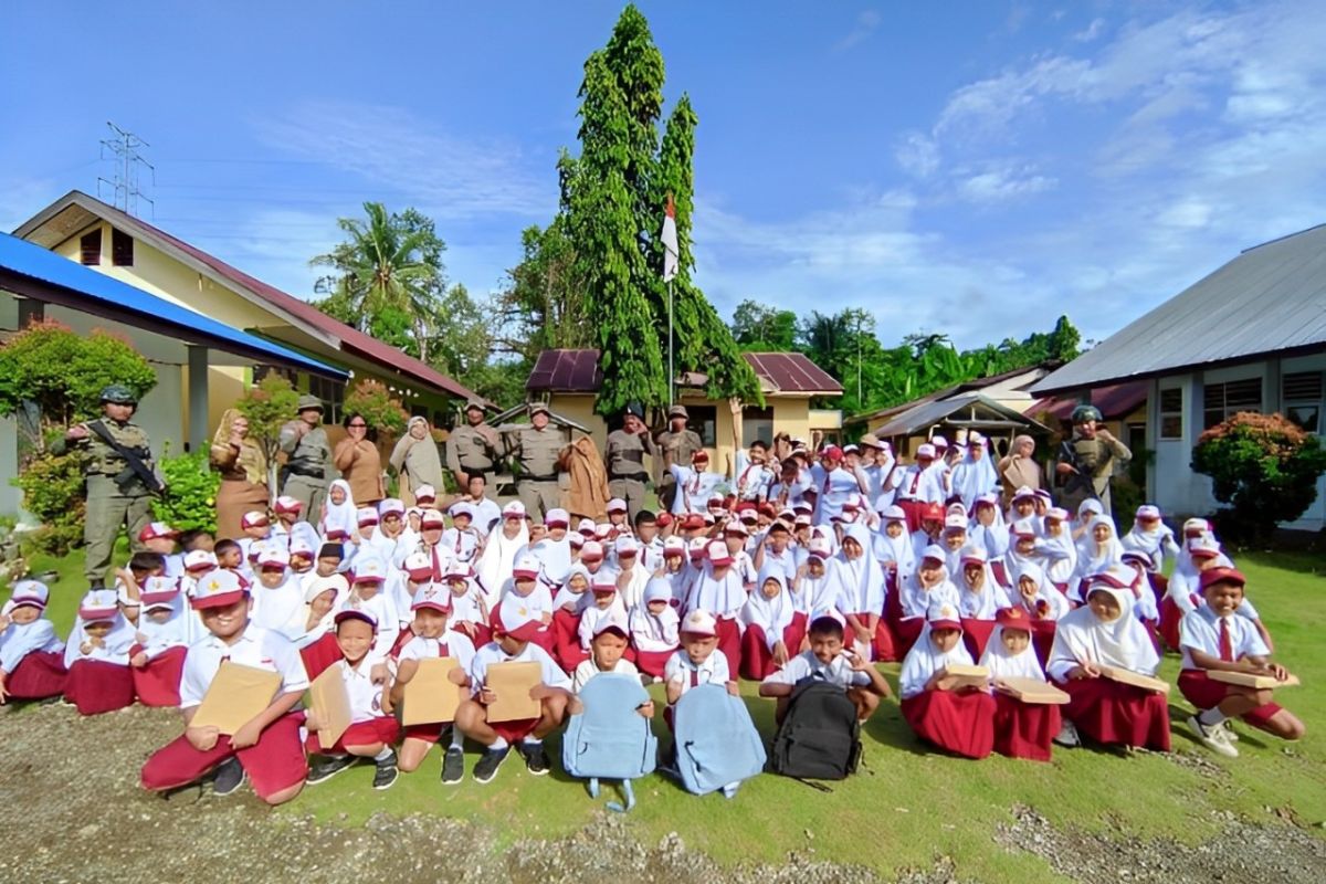 Polda Sulteng tanamkan wawasan kebangsaan kepada siswa di Poso