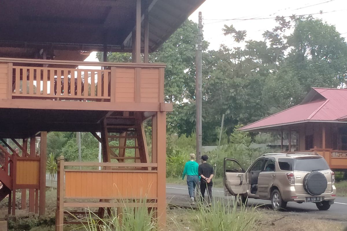 Pemkot Tomohon terima HKI Rumah Panggung Woloan