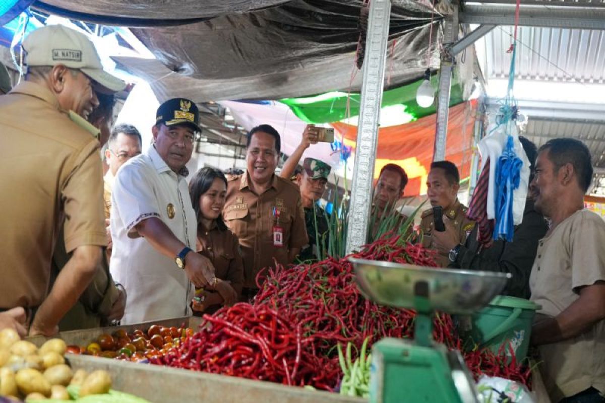 Penjabat Gubernur Sulbar pantau ketersediaan bahan pokok di Pasangkayu