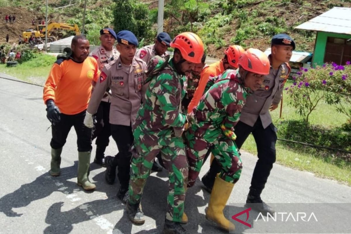 Longsor di Arfak Papua sebabkan empat orang meninggal dan satu selamat