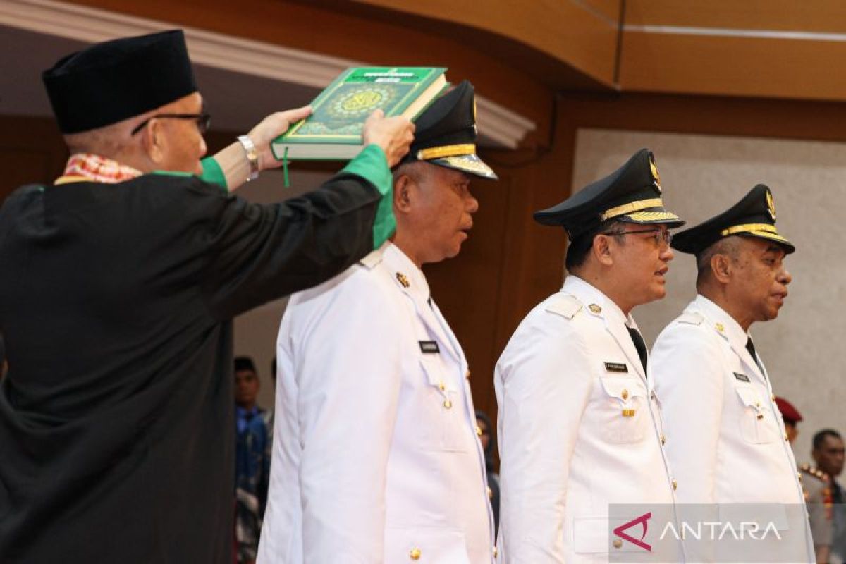 Pj.Gubernur Sultra lantik tiga Penjabat Bupati di Kendari